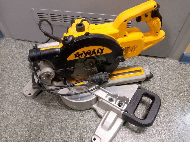 Дешиво Dewalt DWS774 с ломбарда