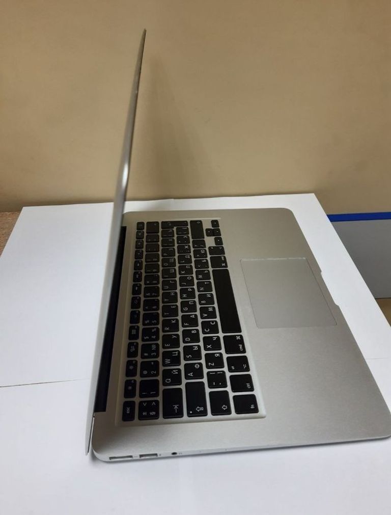 Дешево Apple macbook air a1466 2017 13,3" core i5 1,8ghz/ram8gb/ssd128gb/intel hd graphics 6000 з ломбарду