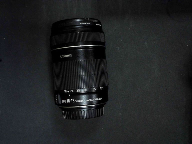 Купить Canon EF-S 18-135mm f/3,5-5,6 IS Б/У