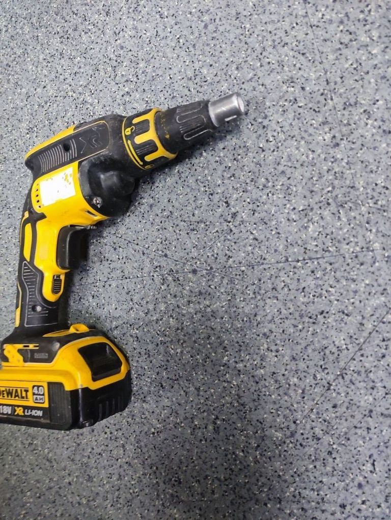 Оголошення Dewalt dcf620 + dcf840 + акб 1,5 ач + акб 4,0 ач + зп Б/У