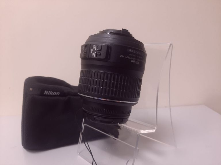 Дешиво Nikon AF-S DX Zoom-Nikkor 18-55mm f/3,5-5,6G VR с ломбарда