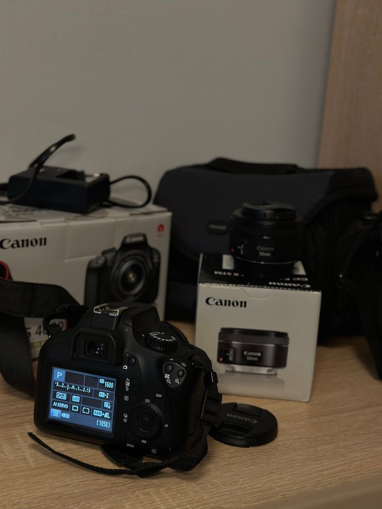 Дешево Canon eos 4000d ef-s 18-55 1:3.5-5.6 iii з ломбарду