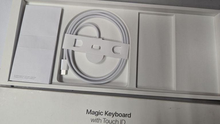 Дешиво Apple magic keyboard with touch id for mac models with apple silicon usb-c с ломбарда