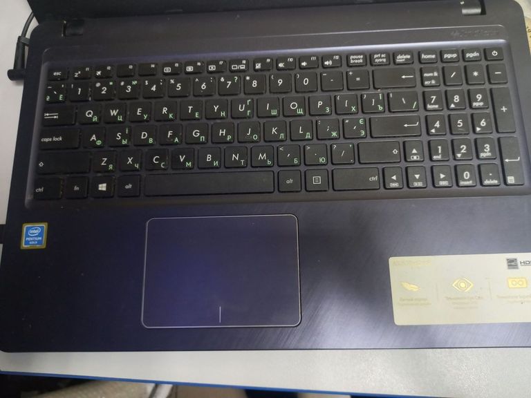 Дешево Asus pentium 4417u 2,3ghz/ ram8gb/ ssd256gb/ intel hd610/ 1920x1080 з ломбарду