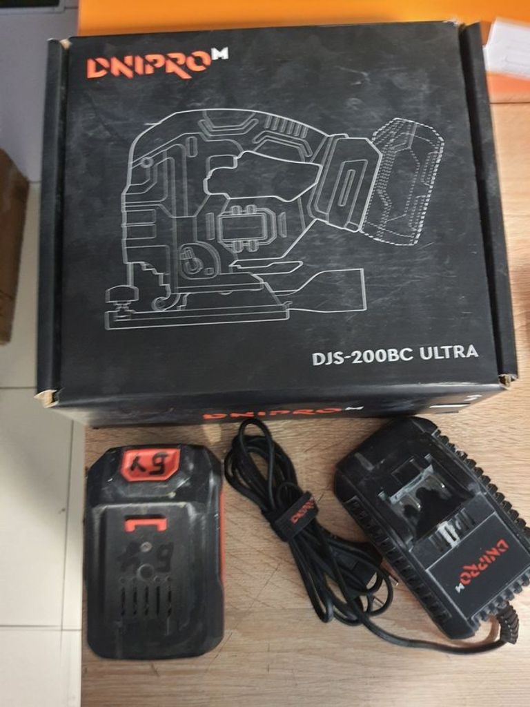 Оголошення Dnipro-M djs-200bc ultra + акб вр-240 20v 4ah + зп fc-230 Б/У