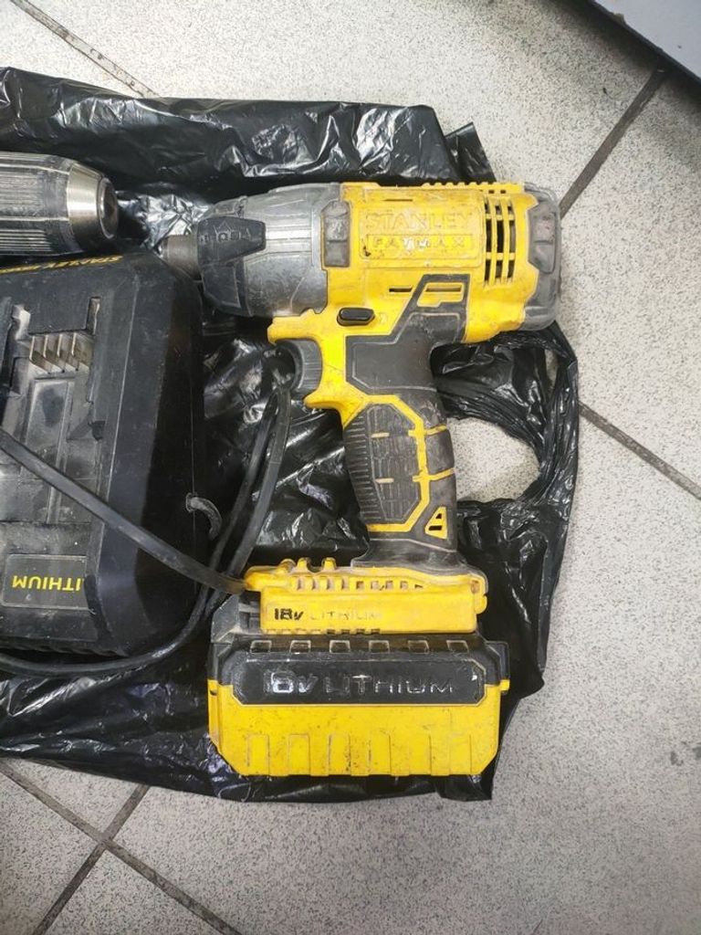 Дешиво Stanley шурупокрут+гайкокрут 2акб+зп с ломбарда