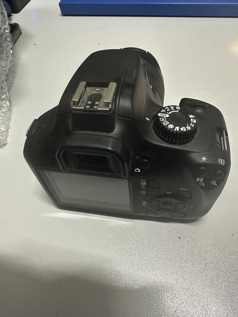 Купити Canon eos 4000d + ef-s 18-55mm macro 0-25m 0,8ft Б/У