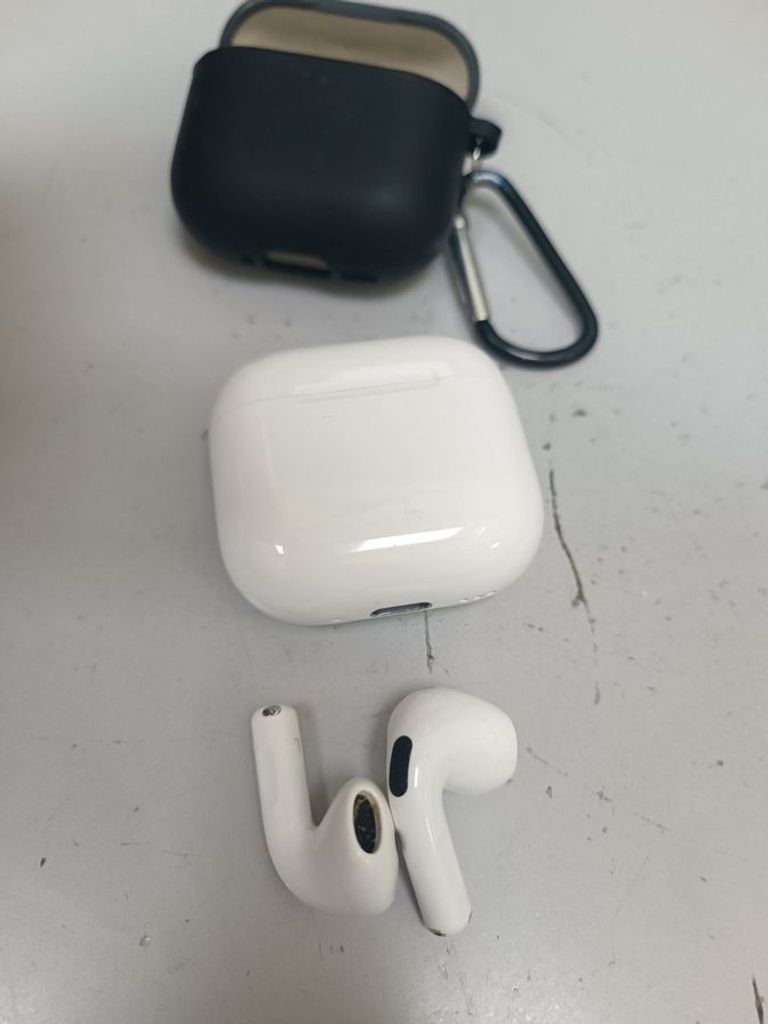 Купити Apple airpods 4 with active noise cancellation Б/У