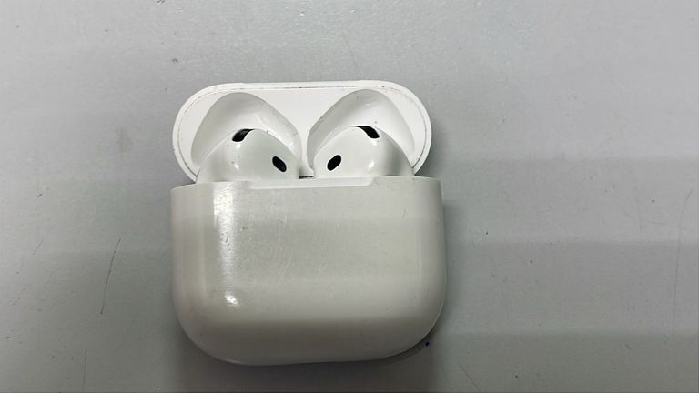 Купити Apple airpods 4 with active noise cancellation Б/У