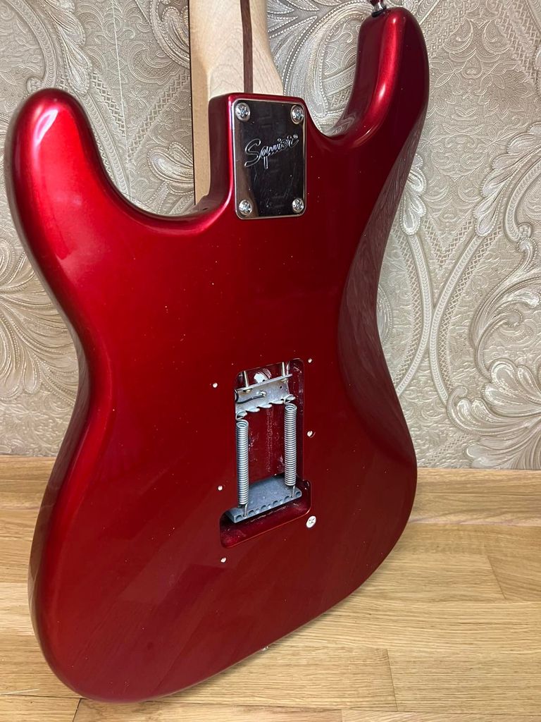 Дешево Fender Squier Strat Pack HSS Candy Apple Red з ломбарду