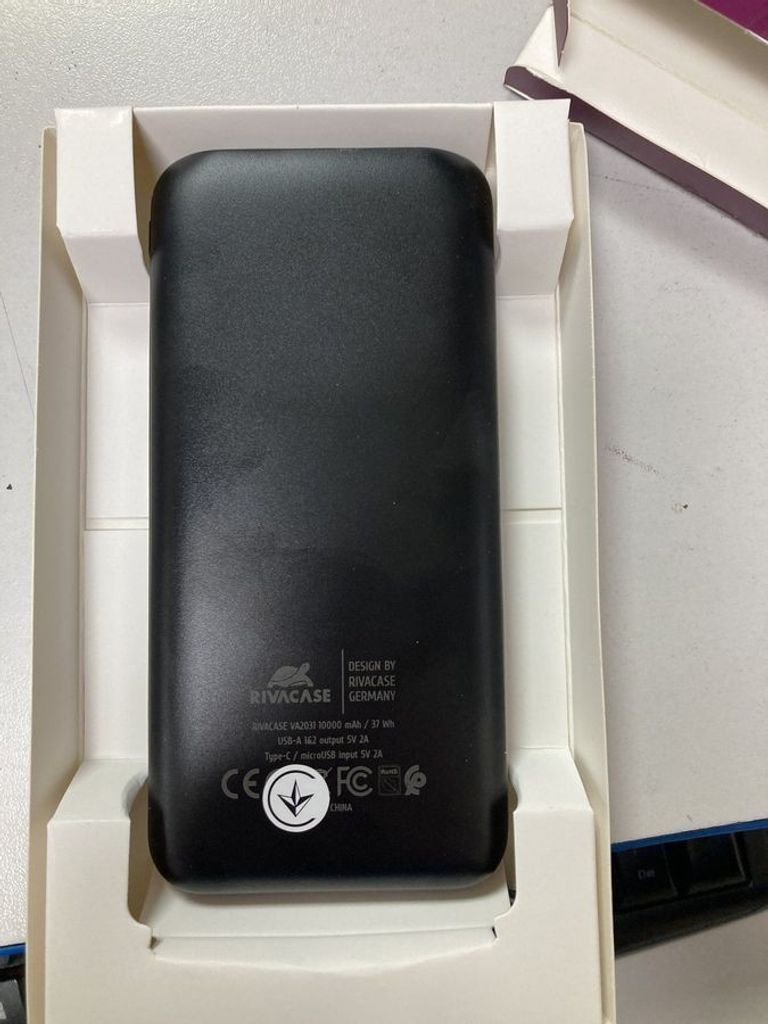 Дешево Rivacase VA2031 10000mAh Black з ломбарду