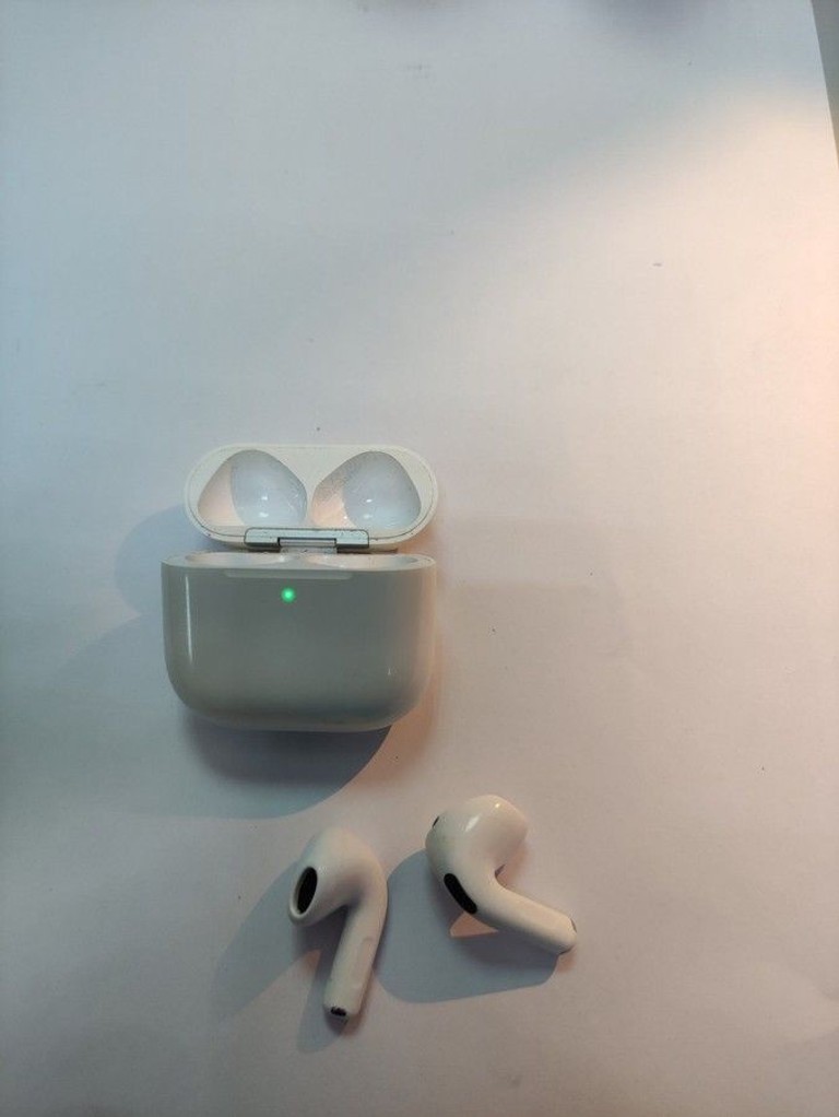 Купити Apple airpods 4 with active noise cancellation Б/У