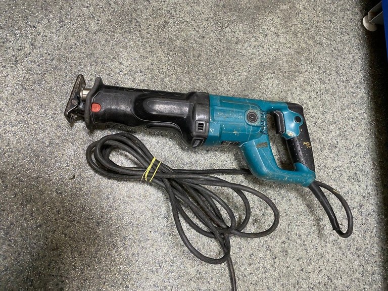 Дешево Makita JR3050T з ломбарду