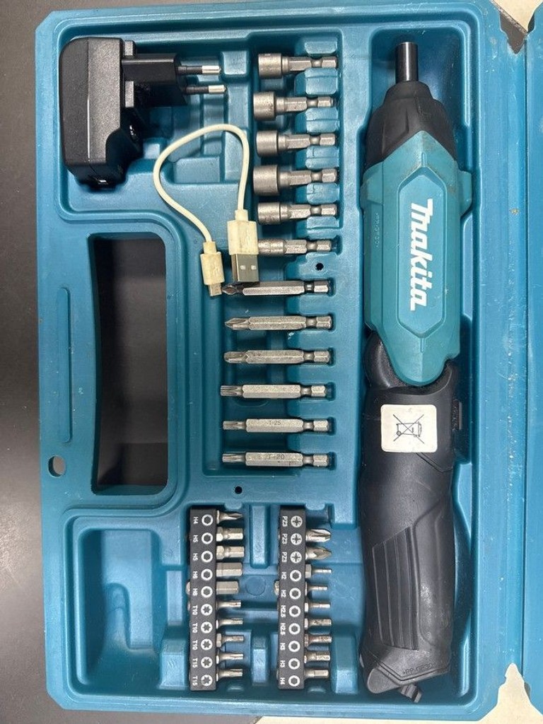 Оголошення Makita df001dw + набір Б/У