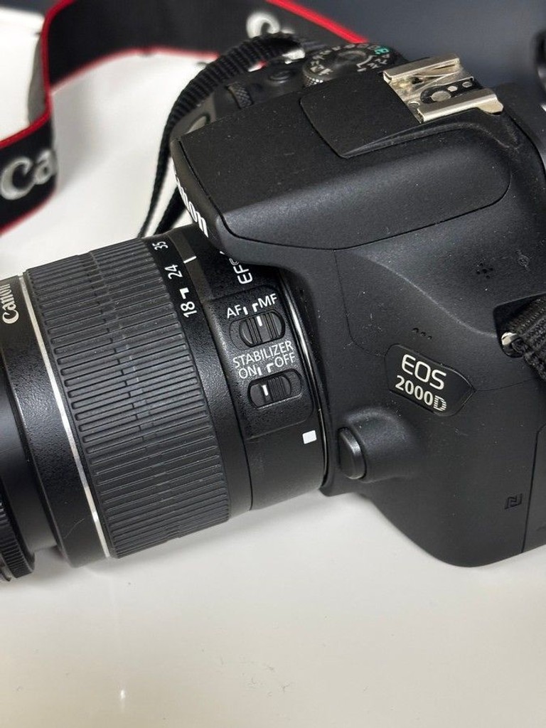Дешево Canon eos 2000d / ef-s 18-55mm f/3.5-5.6 is ii з ломбарду