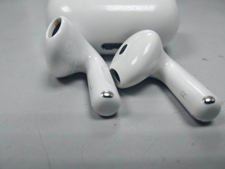 Дешево Apple airpods 4 with active noise cancellation з ломбарду