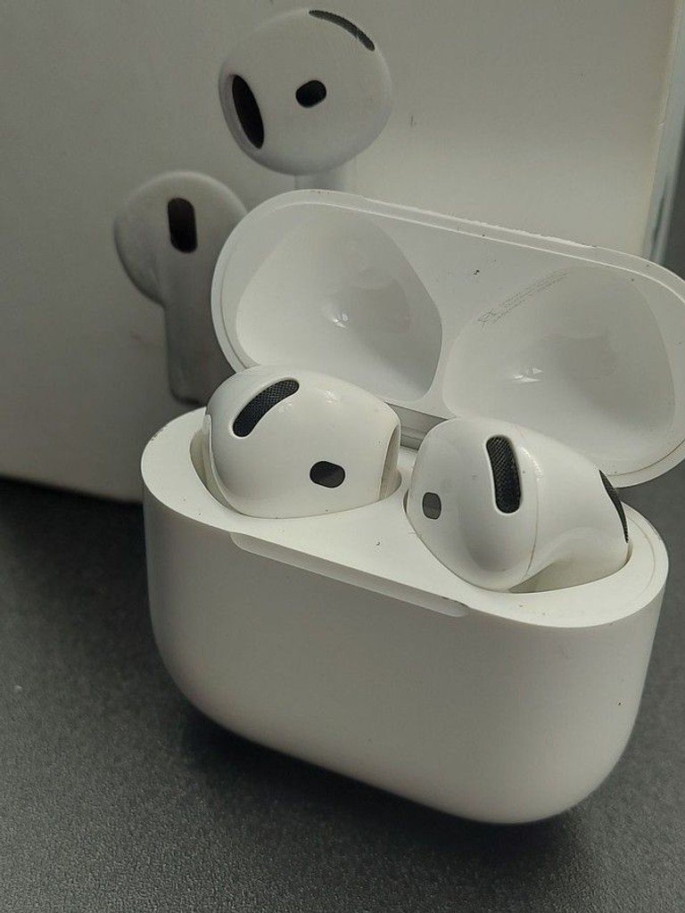 Купити Apple airpods 4 with active noise cancellation Б/У