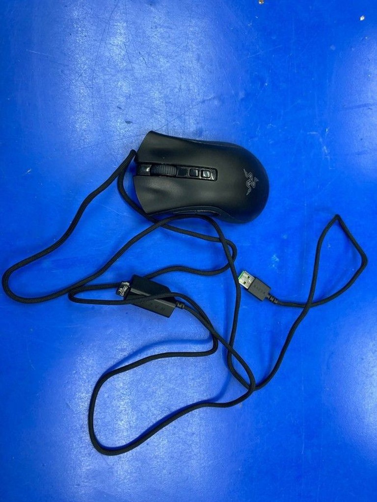 Купить Razer DeathAdder V2 PRO Wireless Mouse Dock (RZ01-03350400-R3G1) Б/У