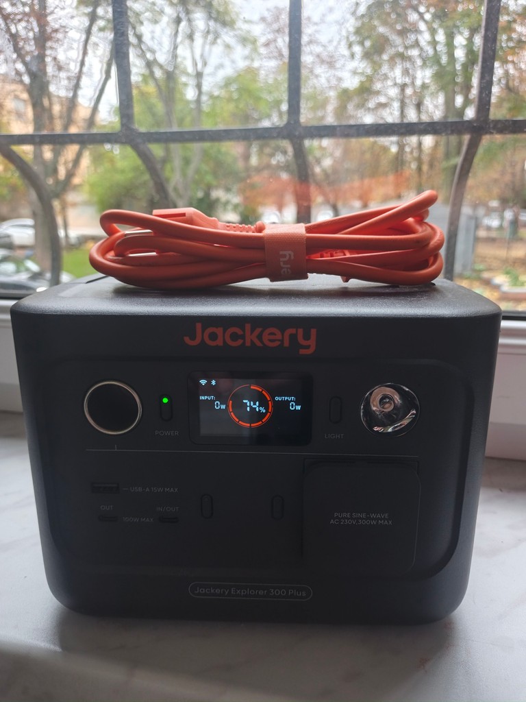 Купить Jackery explorer 300 plus Б/У