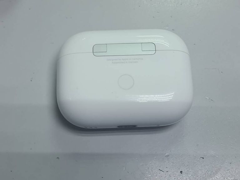 Apple airpods pro 2nd generation with magsafe charging case usb-c