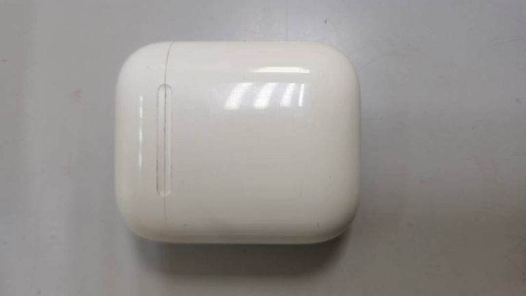 Apple airpods 2nd generation with charging case