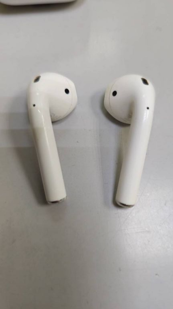 Apple airpods 2nd generation with charging case