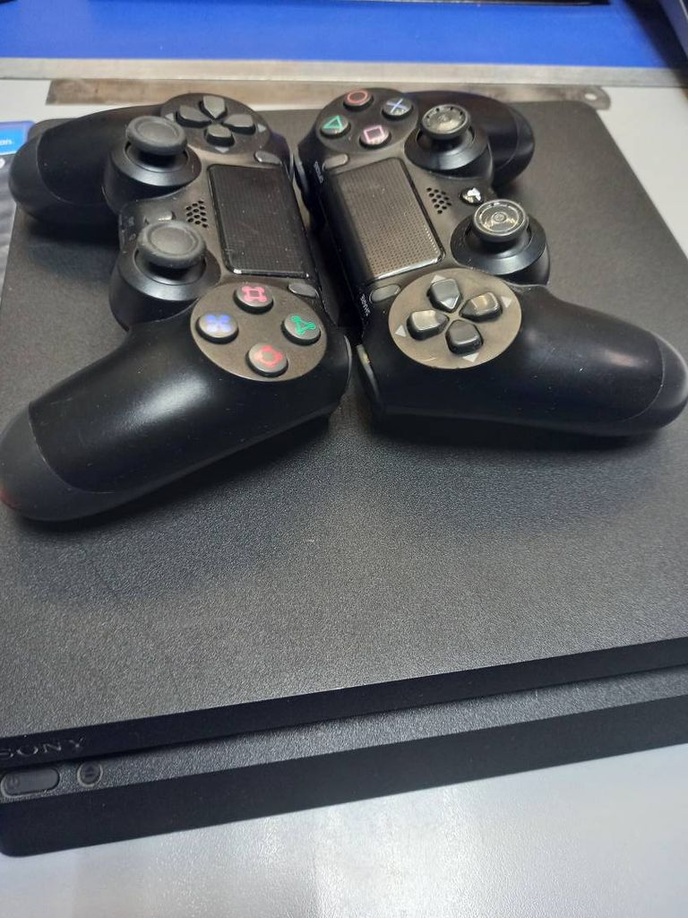 Дешиво Sony PlayStation 4 Slim 1TB Black с ломбарда