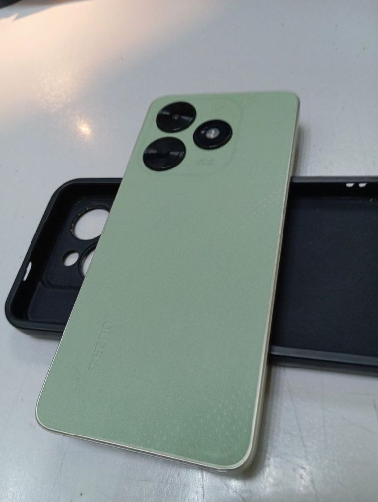 Дешево Tecno spark go 2024 4/64gb з ломбарду