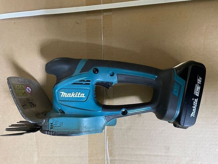 Купити Makita DUM111SYX с АКБ и ЗУ Б/У