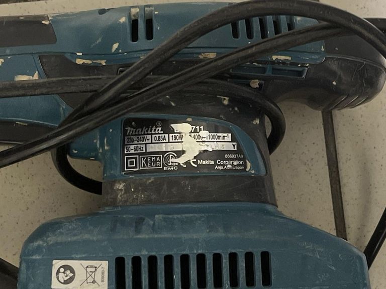 Дешево Makita BO3711 з ломбарду