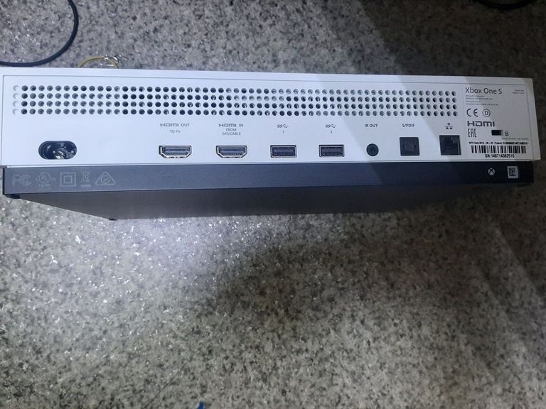 Дешиво Microsoft Xbox One S 1TB с ломбарда