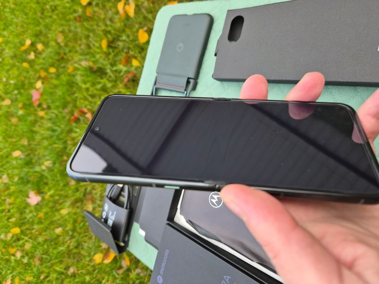 Купити Motorola Razr 60 Ultra 16/512GB Scarab (PB8R0078) Б/У