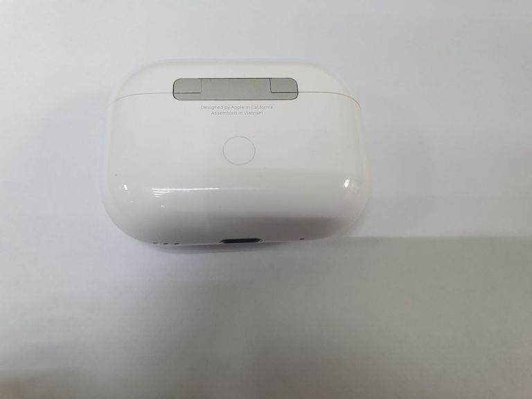 Купити Apple airpods pro 2nd generation with magsafe charging case usb-c Б/У