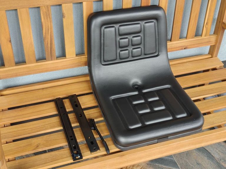 Дешево для техніки — це надійне та зручне рішення для встановлення на трактори, газонокосарки, навантажувачі, тощо. з ломбарду