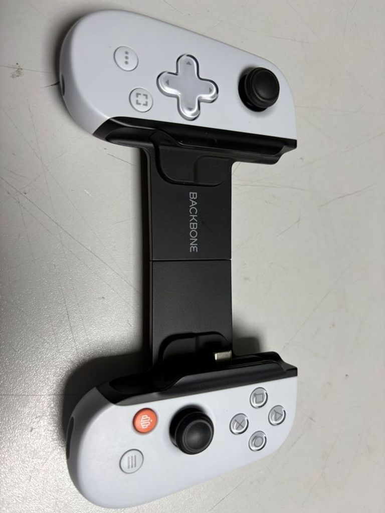 Дешево Backbone One – PlayStation Edition for iPhone White з ломбарду