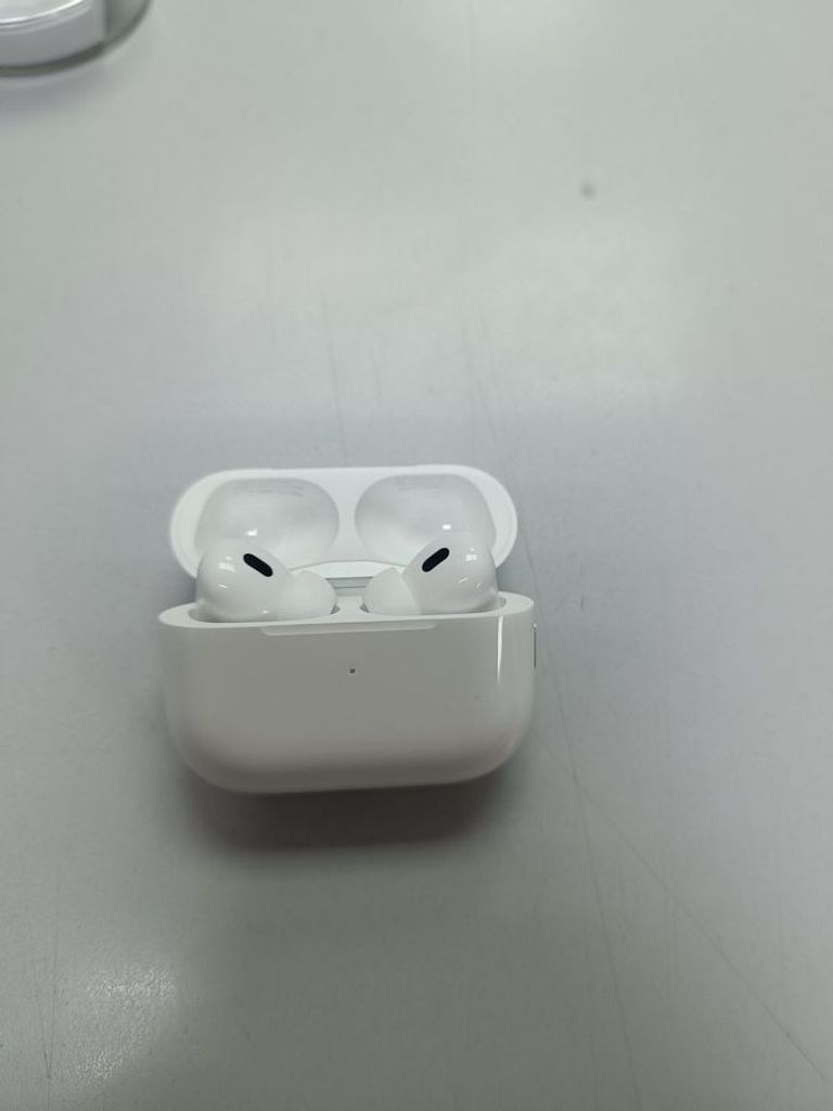 Оголошення Apple airpods pro 2nd generation with magsafe charging case usb-c Б/У