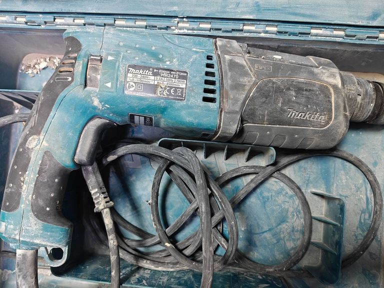 Дешево Makita HR2470 з ломбарду