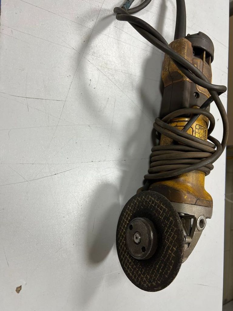 Розпродаж Dewalt DWE4257, продавець Техноскарб