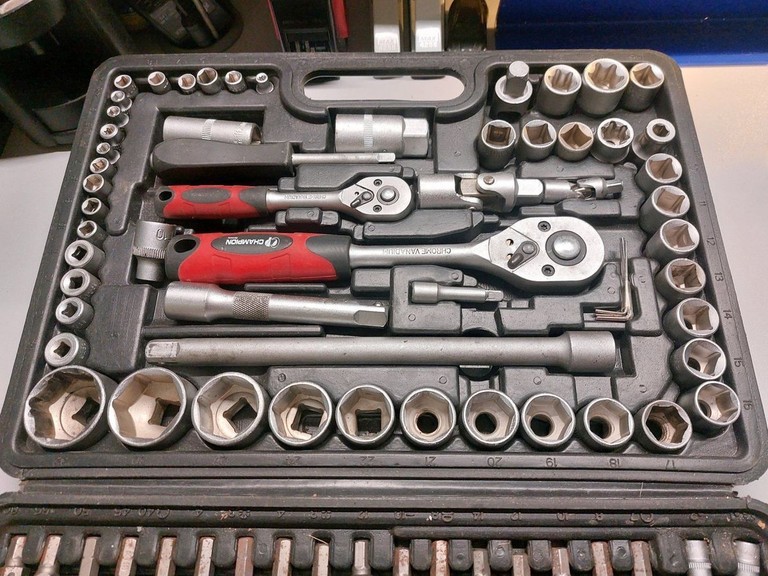 Купити Champion без моделі Б/У