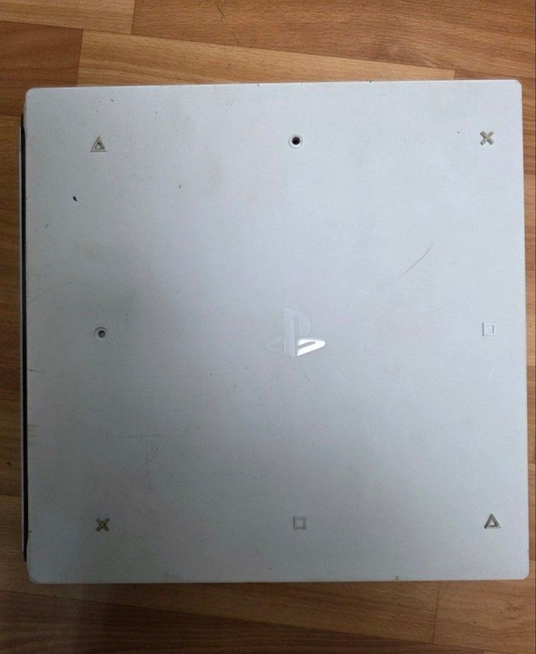 Дешево Sony playstation 4 1tb з ломбарду