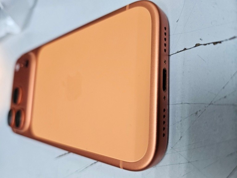 Apple iPhone 17 Pro 256GB Deep Blue (MG8J4) Код:01-200928424. Зображення 7