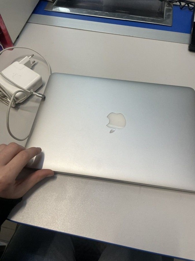 Дешево Apple macbook pro a1502 екр. 13,3/core i5 2,6ghz/ram8gb/ssd128gb/retina/intel iris з ломбарду