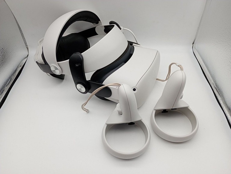 Дешево Oculus Quest 2 128 GB з ломбарду