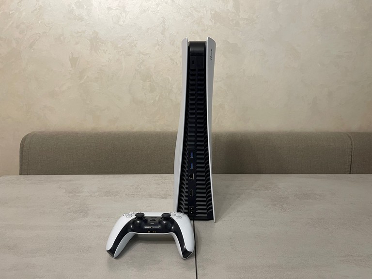 Sony Playstation PS5 CFI-1215A, Blu-ray + геймпад. Забанена. Можна грати тільки з дисків Код:null. Изображение 4