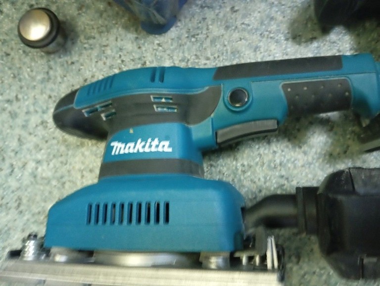 Дешево Makita BO3710 з ломбарду