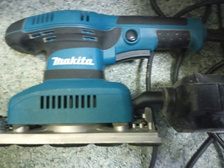 Дешево Makita BO3710 з ломбарду