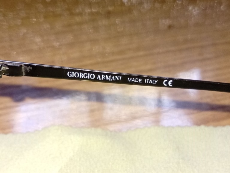 Дешево Giorgio Armani з ломбарду