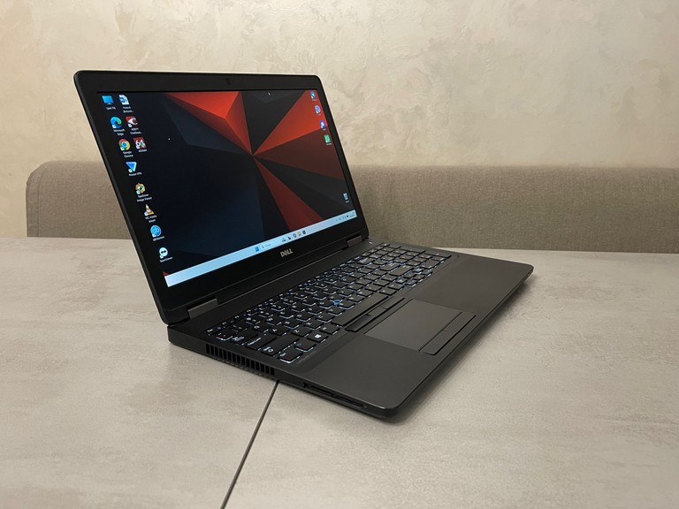 Дешиво Dell Latitude E5570, 15.6" с ломбарда