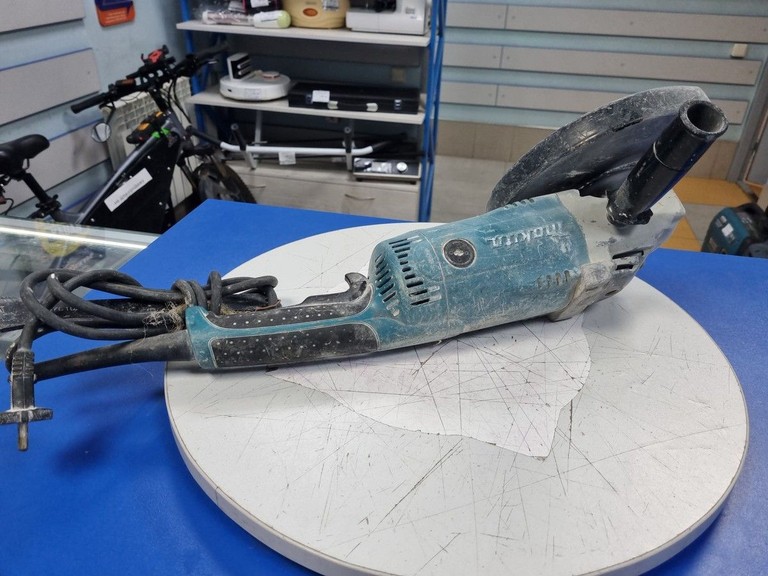 Купити Makita GA9020 Б/У