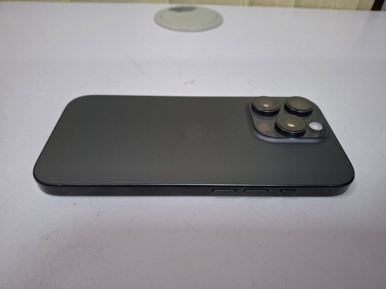 Apple iPhone 16 Pro 256GB eSIM White Titanium (MYMH3) Код:01-201163468. Зображення 6
